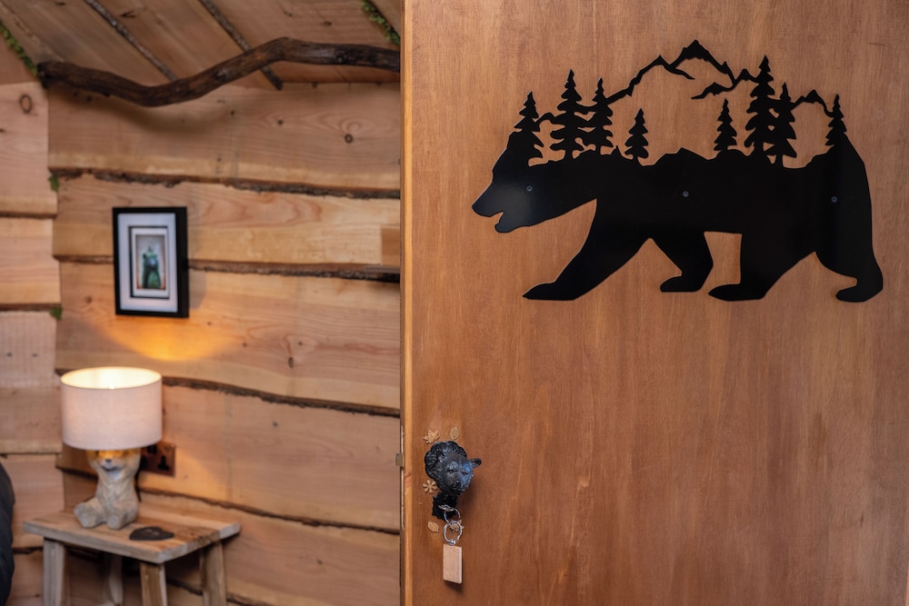 Luxury Cabin, 1 Bedroom (The Wee Bears Den) photo 2