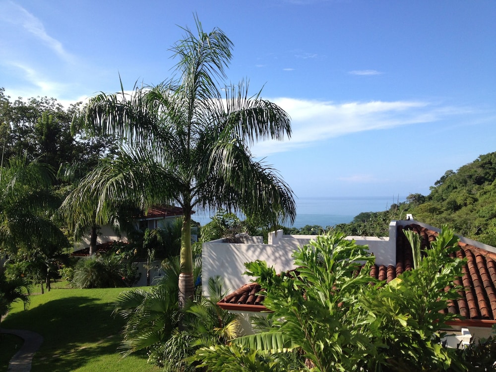 Deluxe Villa, Multiple Beds, Partial Ocean View photo 1