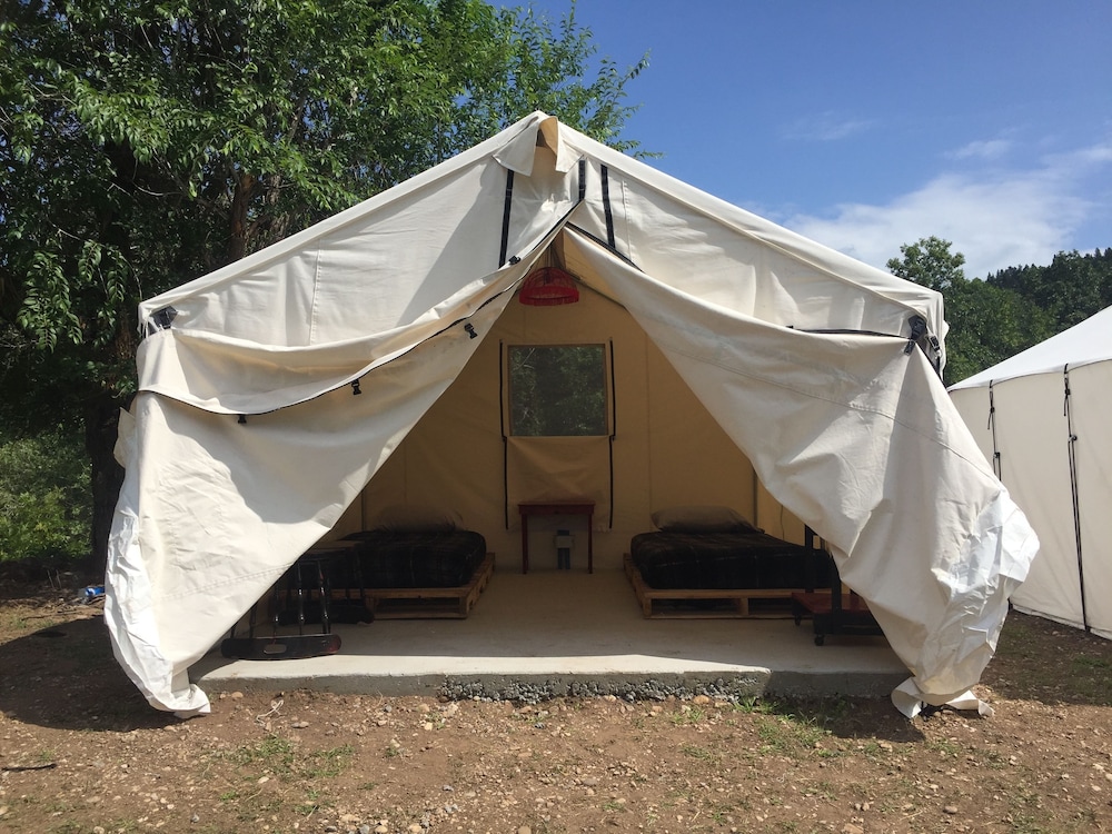 Comfort Tent, 2 Twin Beds, Shared Bathroom photo 3