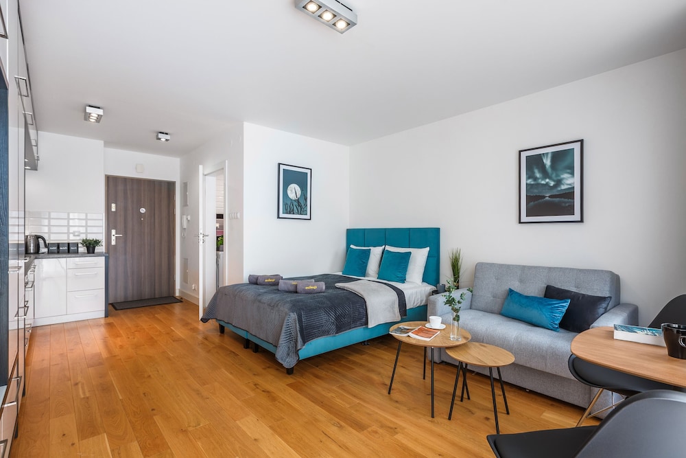 City Studio Suite, 1 Queen Bed with Sofa bed photo 2