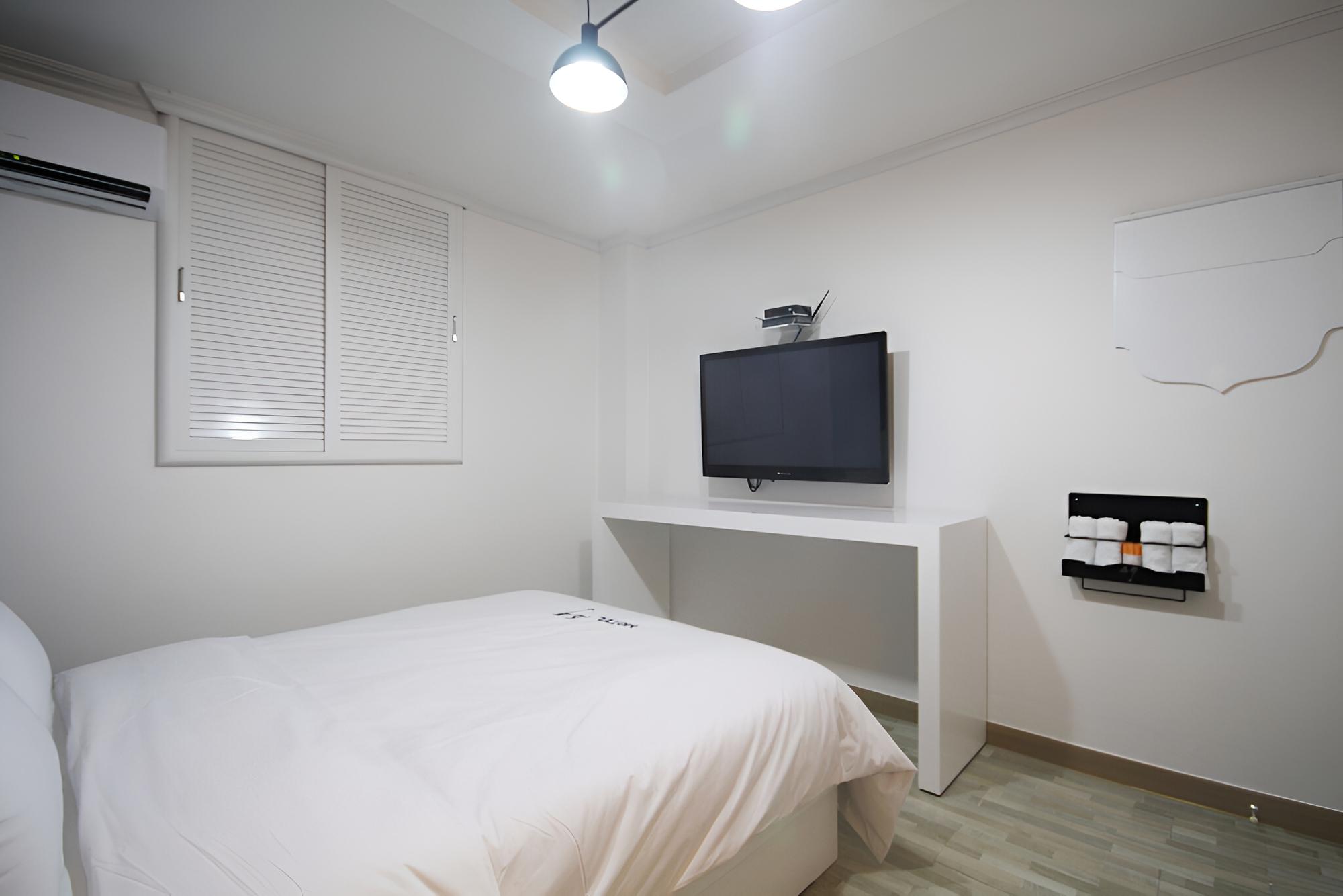 Room (Standard Room) - Photo 8