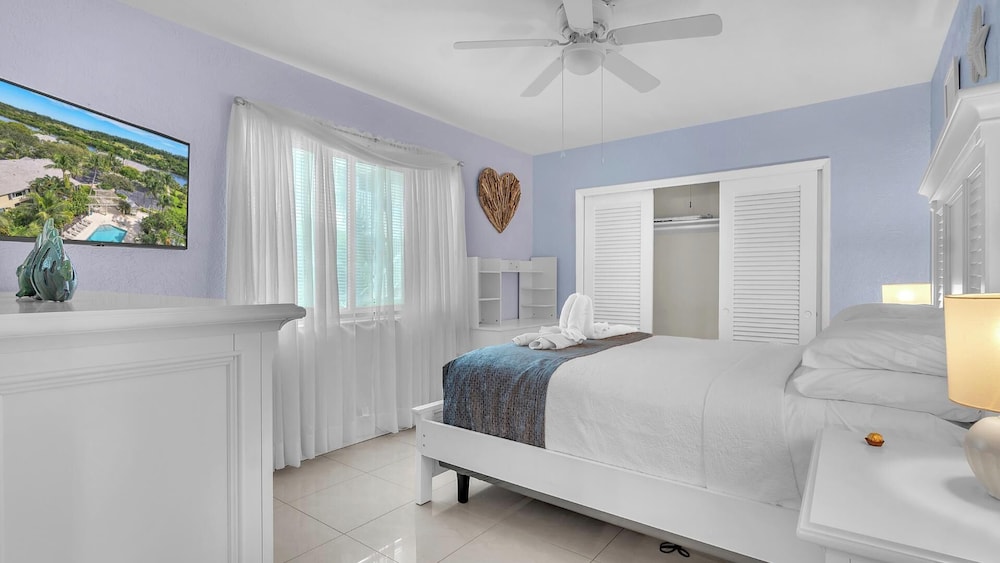 10-101 - Deluxe Apartment, Kitchen, Sea Facing