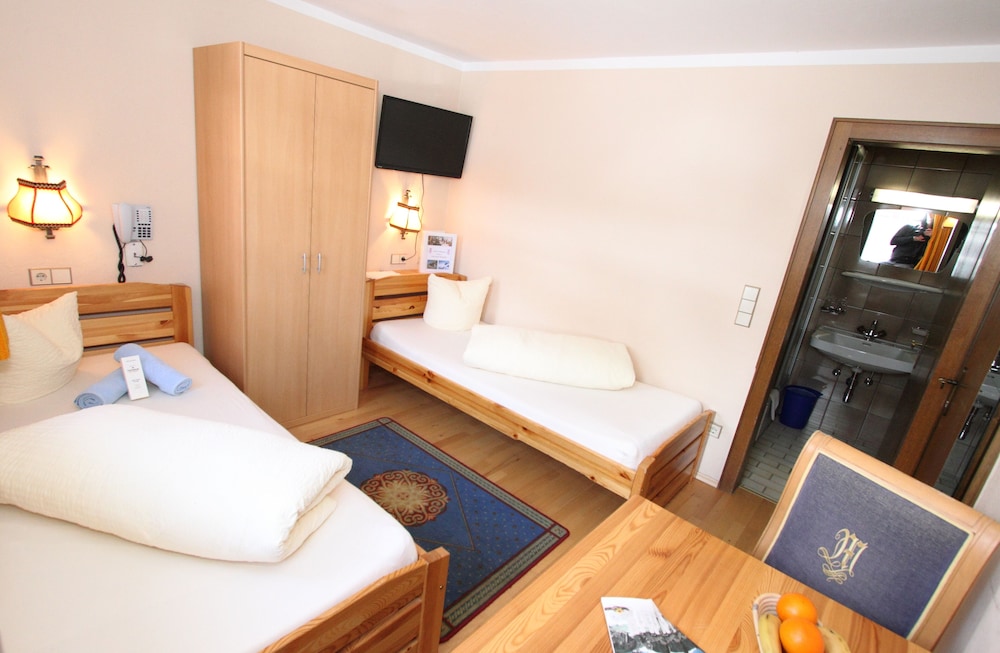 Double Room, 2 Twin Beds (Jugendzimmer, teilweise ebenerdig) photo 2