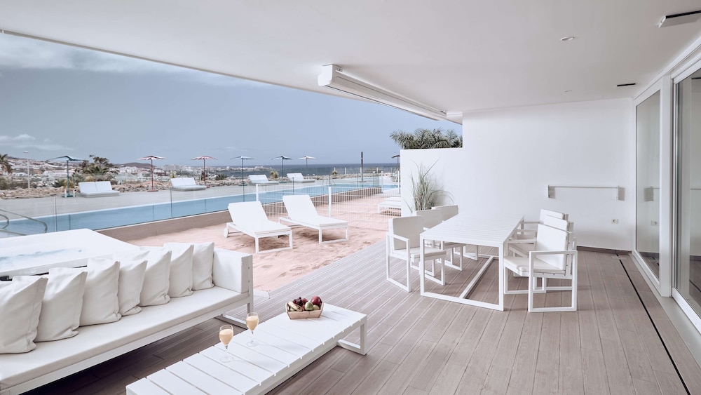 Suite, 2 Bedrooms, Hot Tub, Sea View (Serenity Lago)