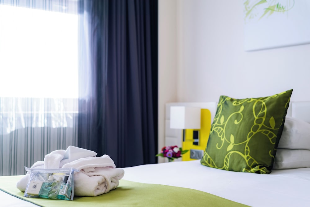 Superior Room, 1 King Bed - Photo 8