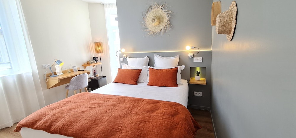 Standard Double Room, City View - Photo 2