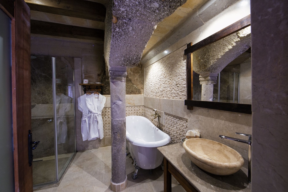 King Suite - Photo 3