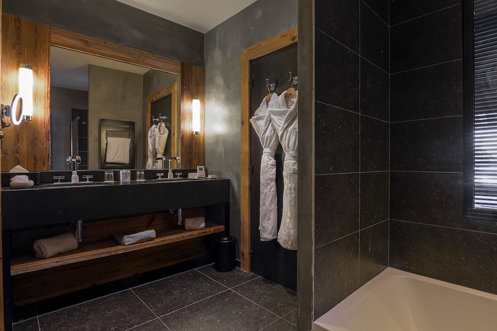 Deluxe Suite - Photo 10