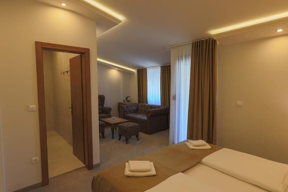 Deluxe Room, Balcony (013)
