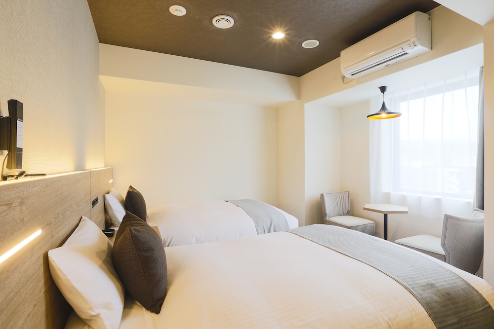 Superior Twin Room, Non Smoking - Photo 6