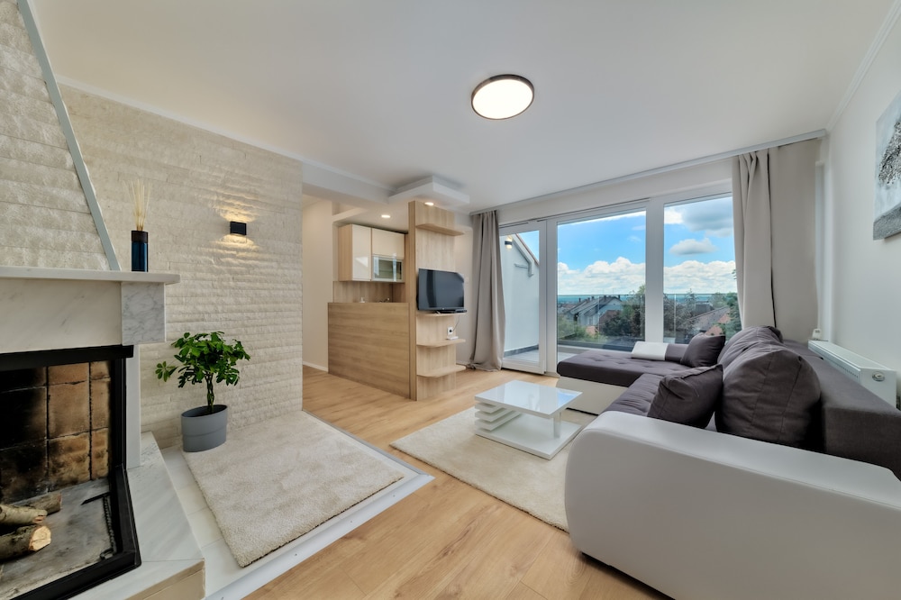 Deluxe Suite, 1 Bedroom, Fireplace, Garden View