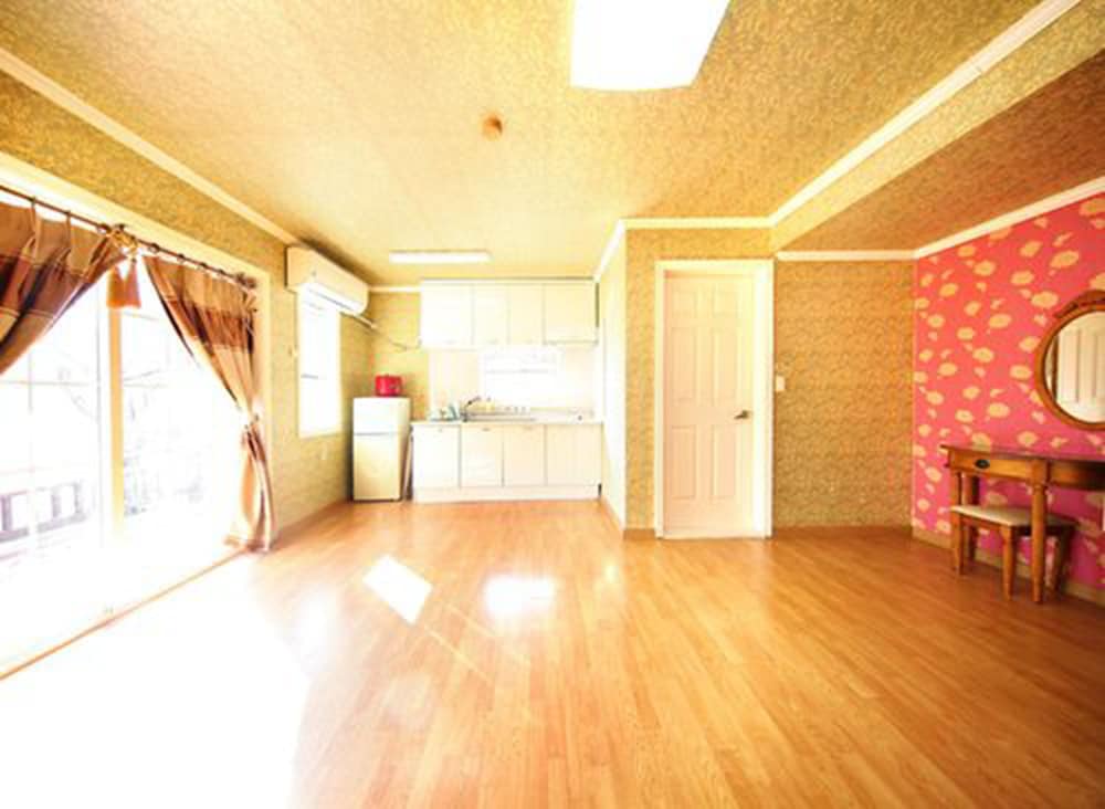 202 photo 1