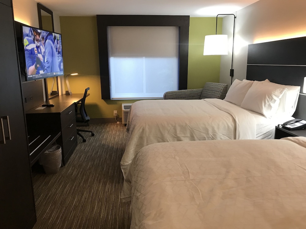Suite, 2 Queen Beds - Photo 2