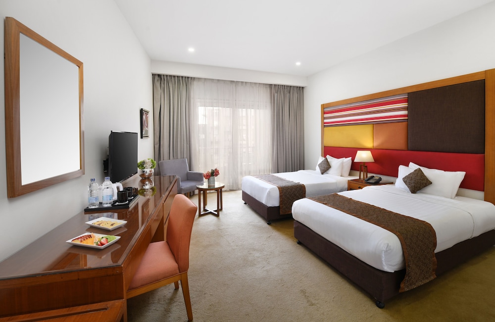 Standard Twin Room, Multiple Beds, Pool View