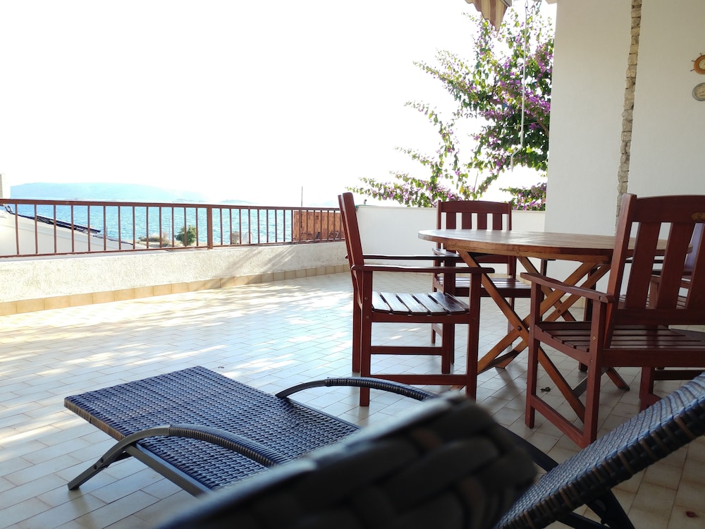Apartment, 2 Bedrooms, Sea View (A6)