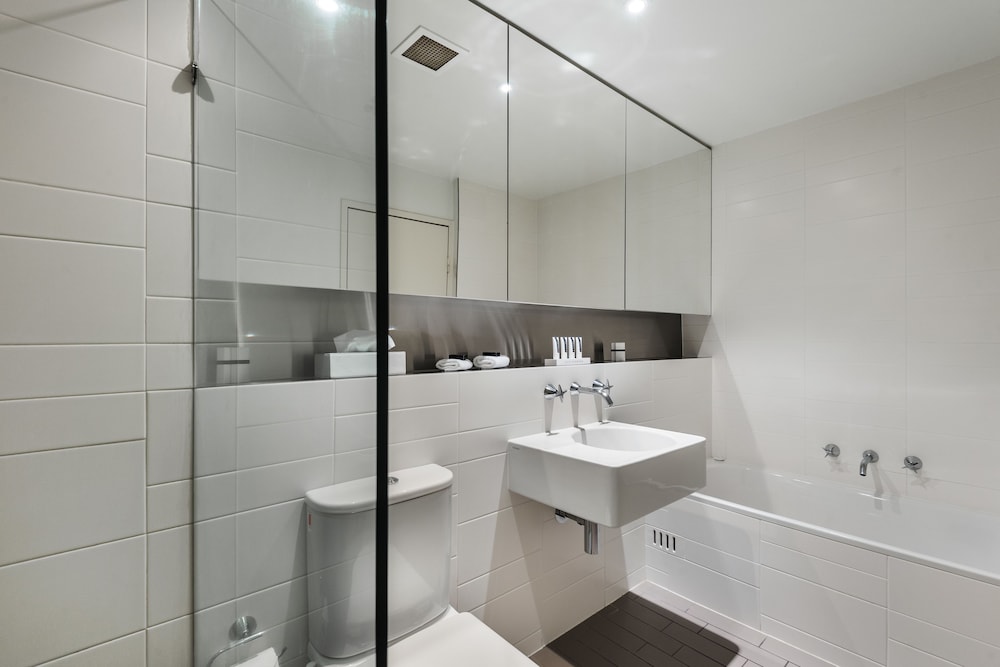 Beachside Two Bedroom Apartment - Photo 2