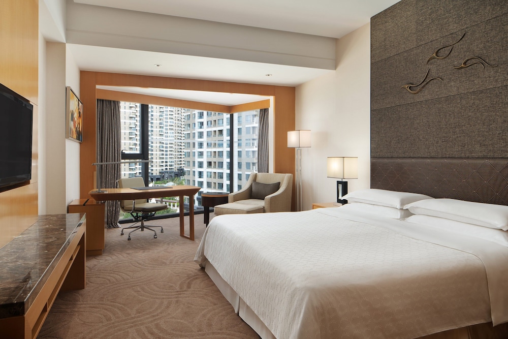 Deluxe Room, 1 King Bed, Ocean View - Photo 1