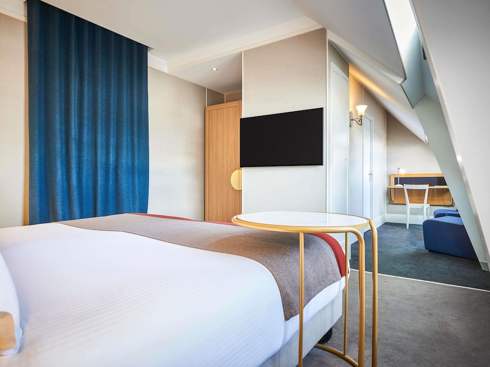 Deluxe Room, 1 King Bed, City View