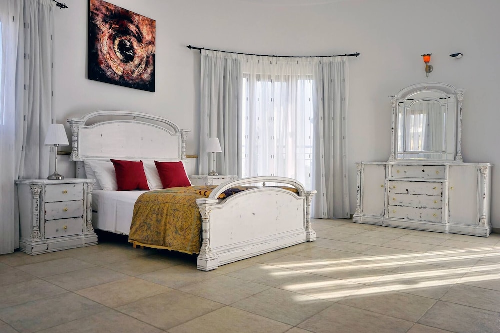 Villa, 5 Bedrooms, Smoking, Balcony photo 1