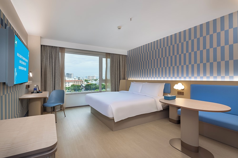 Deluxe King Room photo 1