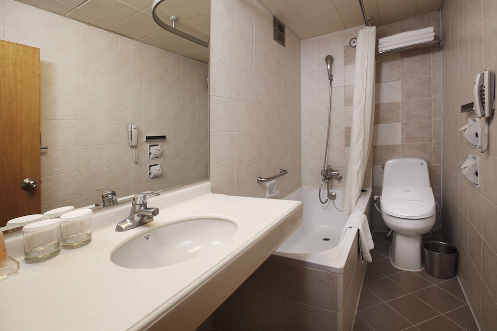 Deluxe Twin (No Parking, additional fee occurs if number of people booked & staying are different) - Photo 6