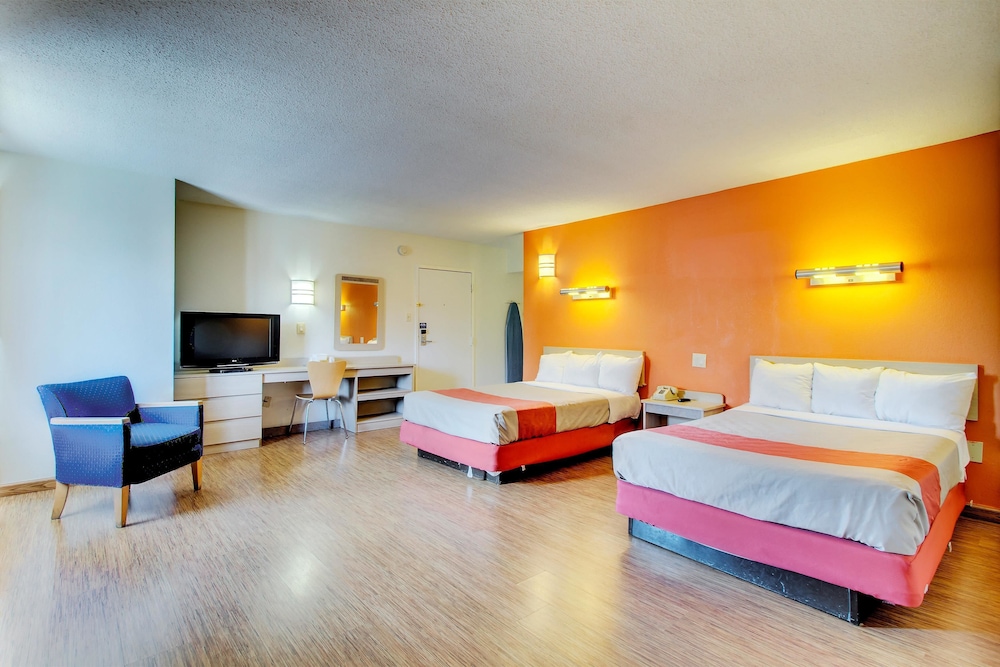 Standard Room, 2 Double Beds, Non Smoking - Photo 5