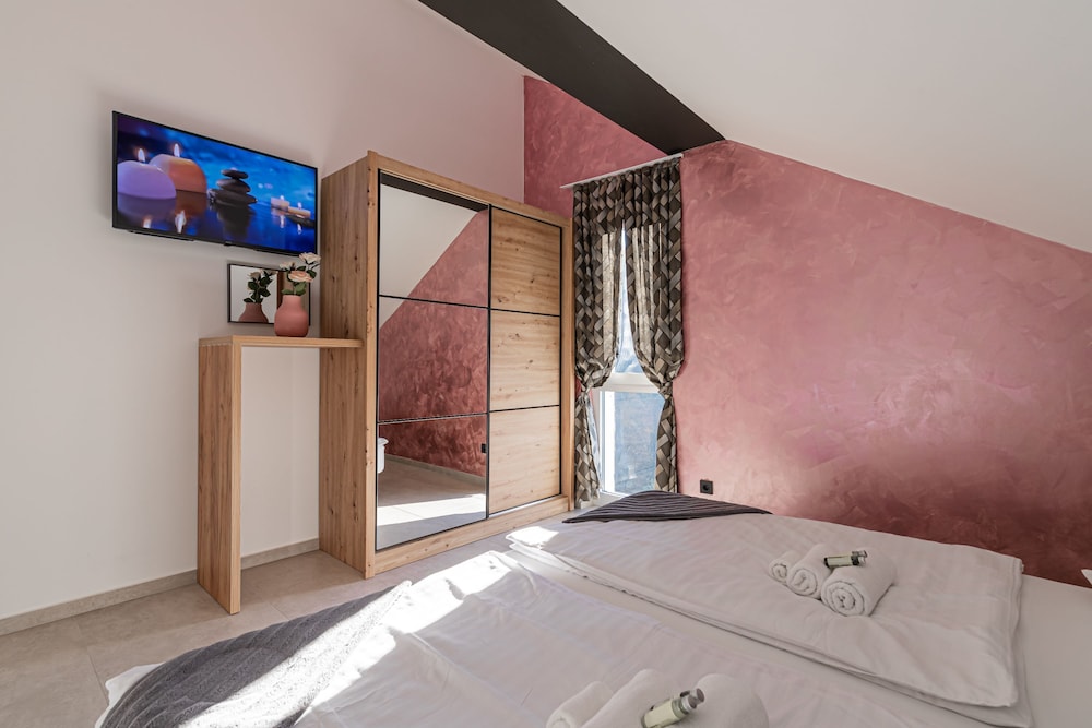 Family House, Multiple Bedrooms, 2 Bathrooms (Lovely Villa Taja In Nature) photo 1