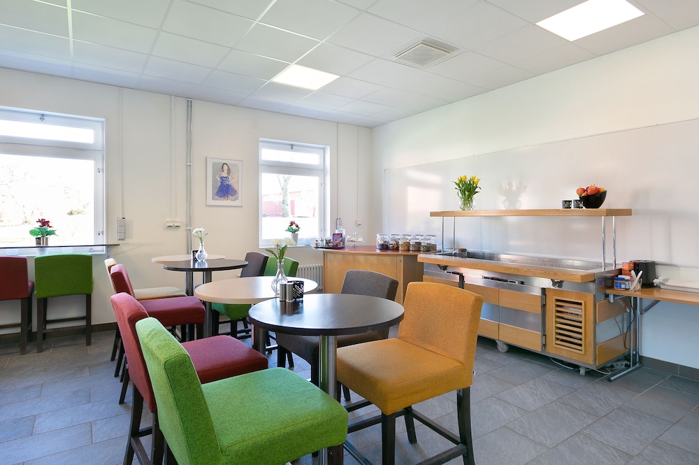 Room, Kitchenette photo 2