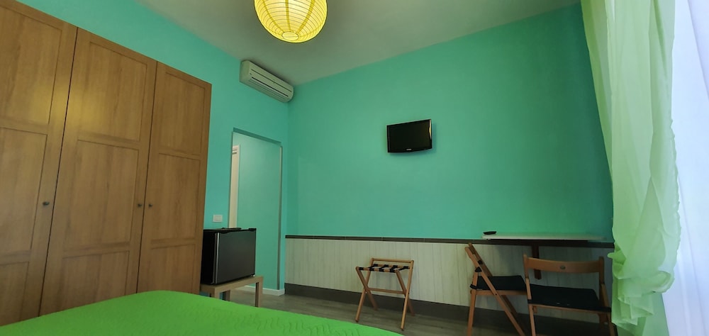 Deluxe Triple Room, Ensuite, City View photo 2