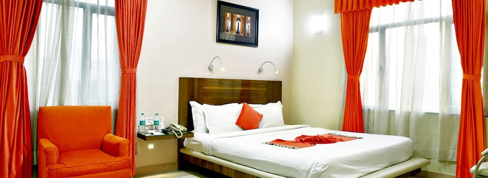 Crystal Room - Photo 1