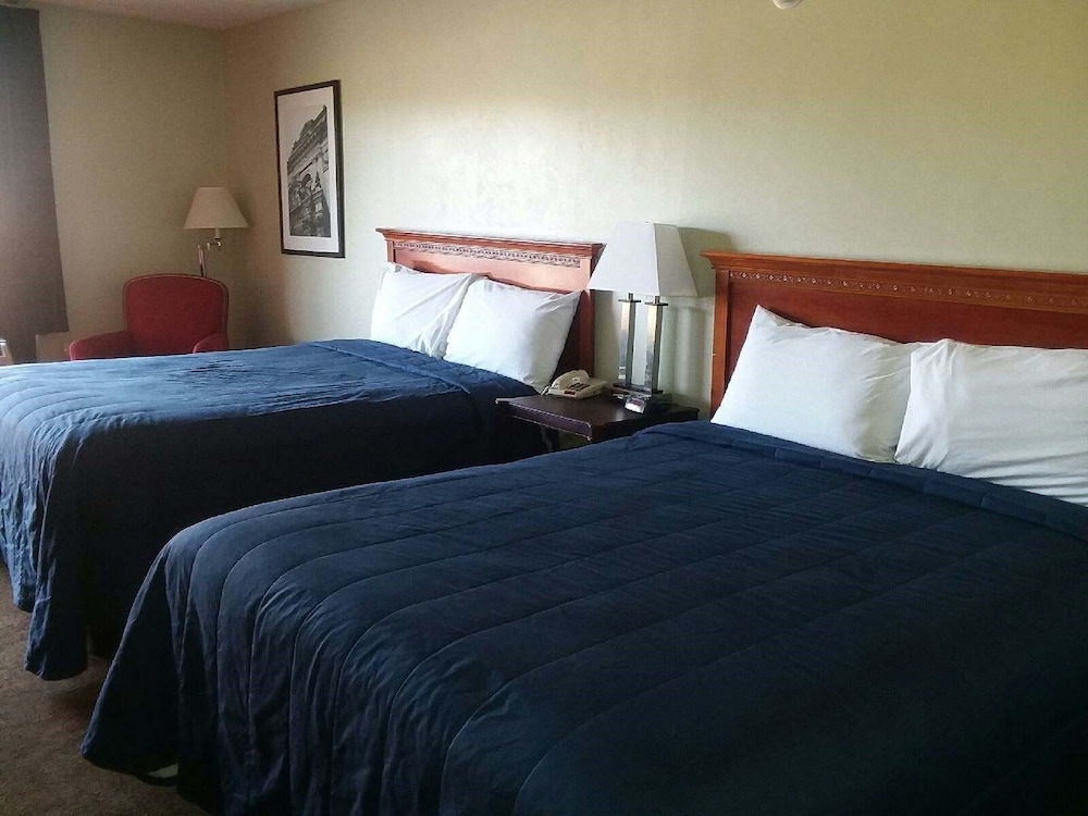 2 Queen Beds Non Smoking photo 1