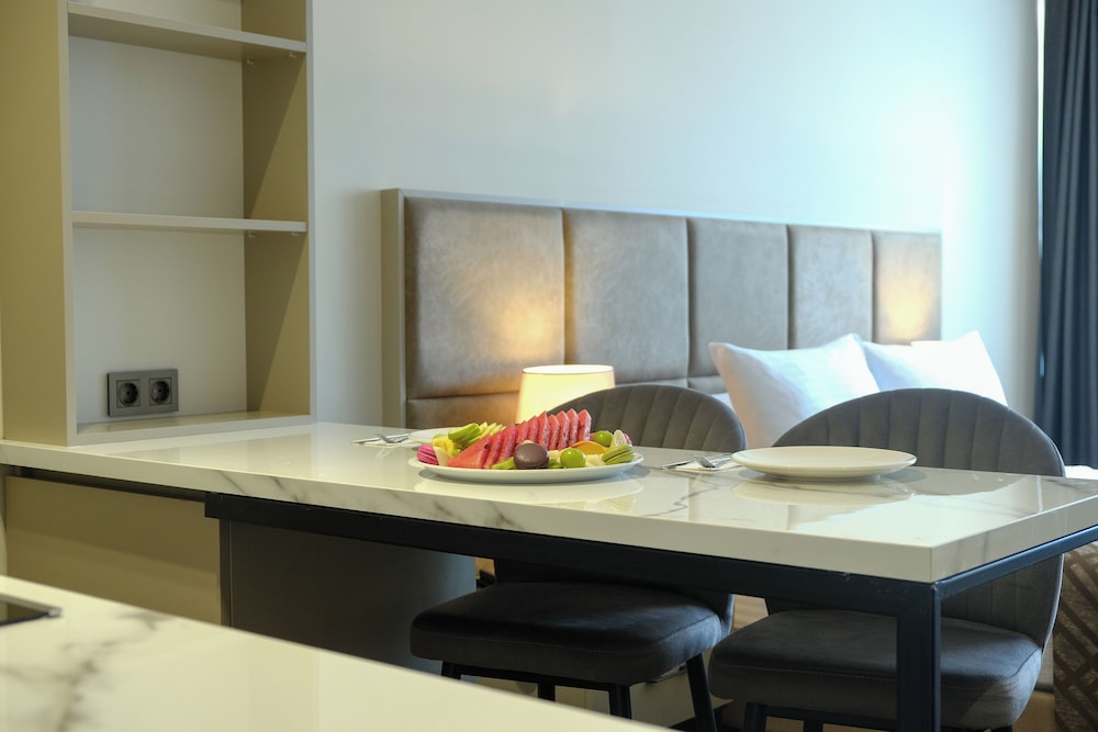 Room With Kitchenette thumbnail 5