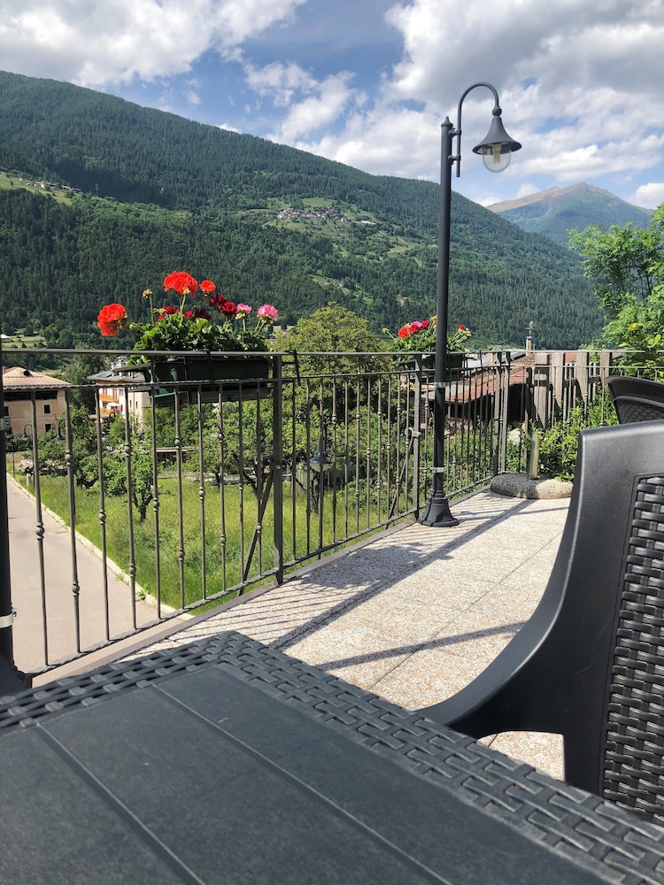 Basic Single Room, Balcony, Mountain View photo 2