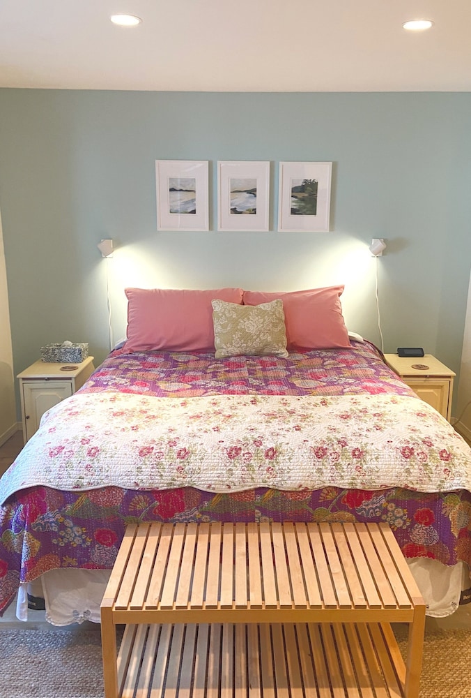 Deluxe Studio, 1 Queen Bed, Kitchenette (Patio) photo 1