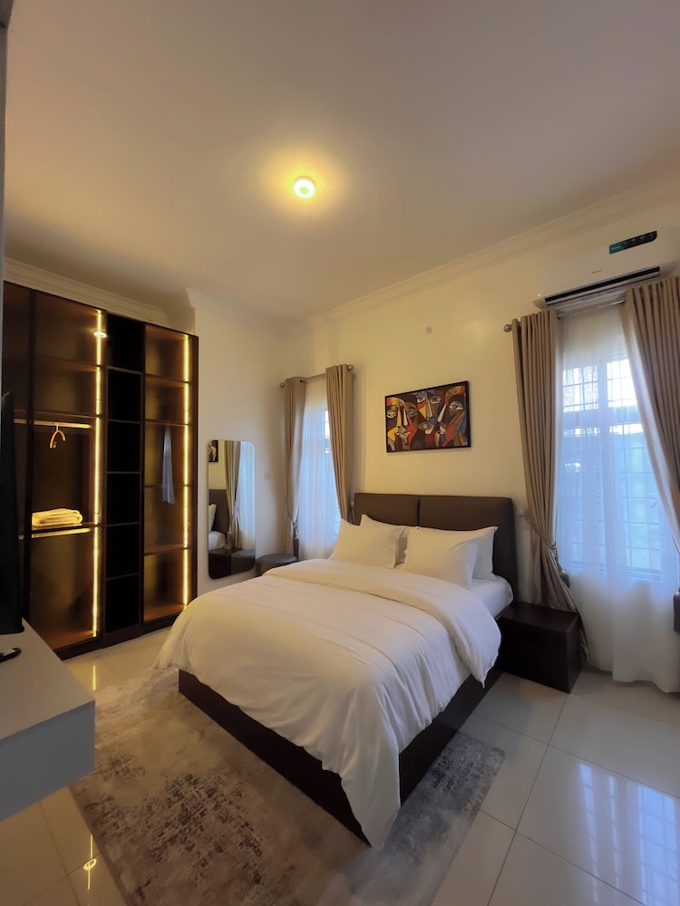 Deluxe Apartment, 3 Bedrooms, Private Bathroom