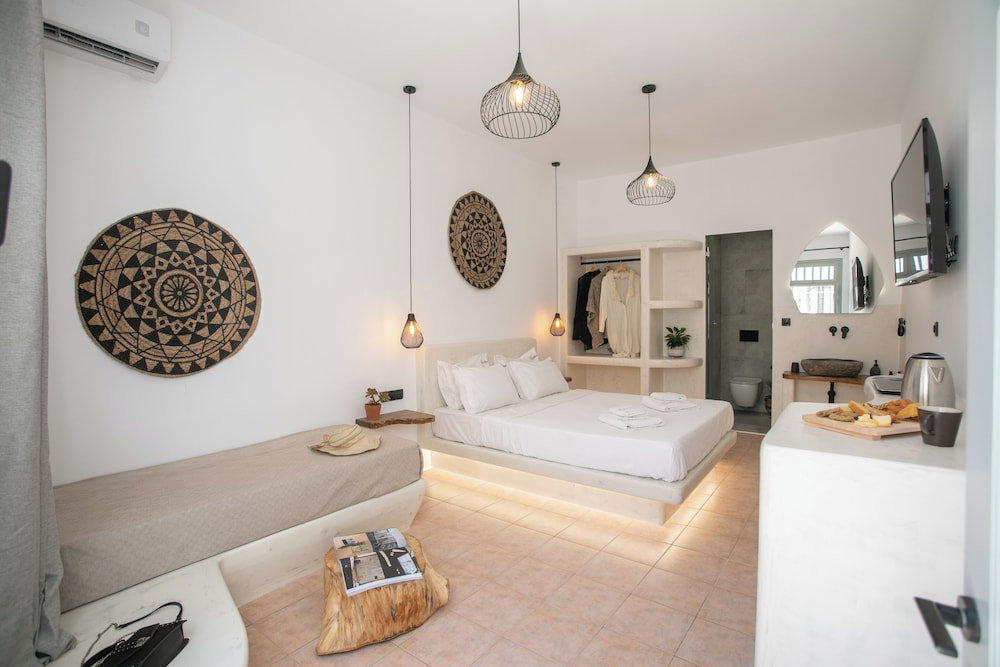 Junior Studio Suite, 1 Queen Bed with Sofa bed