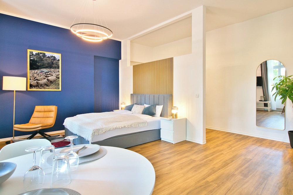 Luxury Apartment, 1 King Bed, Kitchen, City View