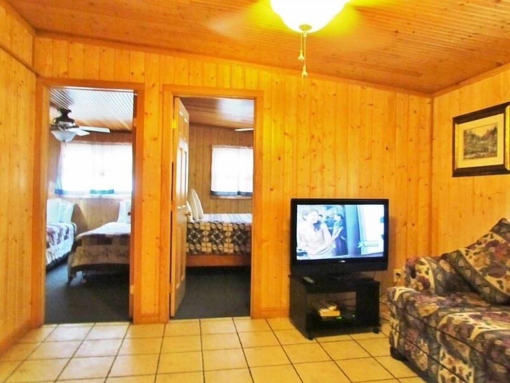 House, 4 Bedrooms (No Pets)
