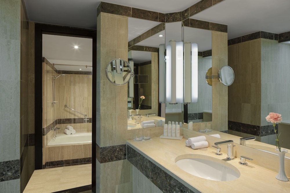 Suite, Balcony (Creek View, Lounge Access) - Photo 8