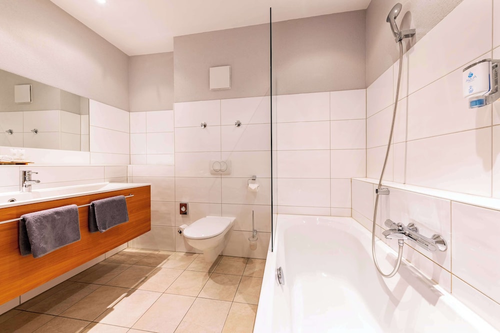 Standard Room, 2 Twin Beds - Photo 10