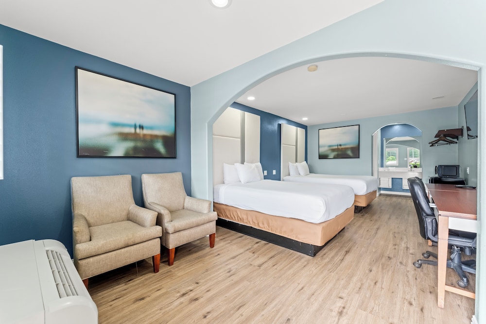 Comfort Room, 2 Queen Beds, Non Smoking - Photo 2