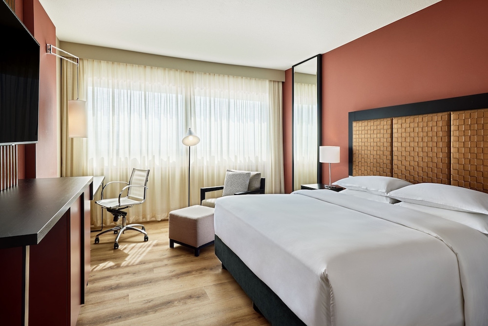 Deluxe Room - Photo 7