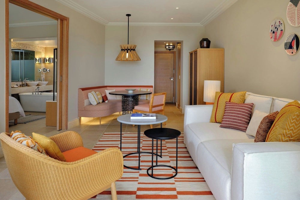 Premium Suite, 1 Bedroom, Sea View (Balcony) thumbnail 5