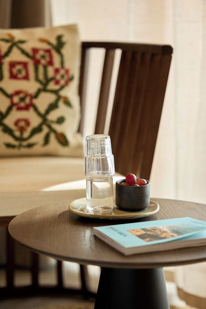 Premium Room Sea View and Swim Up Pool thumbnail 5