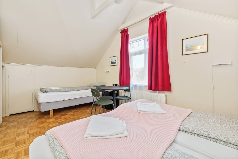 Triple Room with Shared Bathroom and Hot Tub Access photo 2