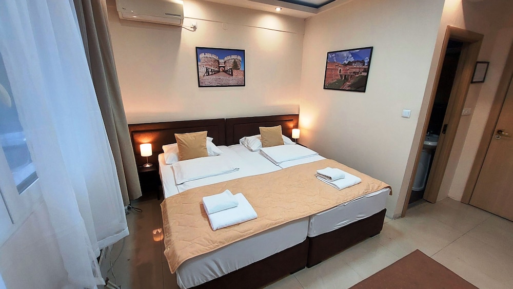 Standard Double Room, 1 Bedroom - Photo 11