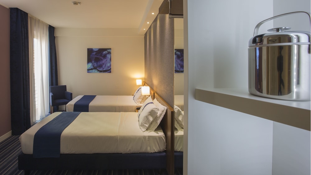 Standard Twin Room photo 2
