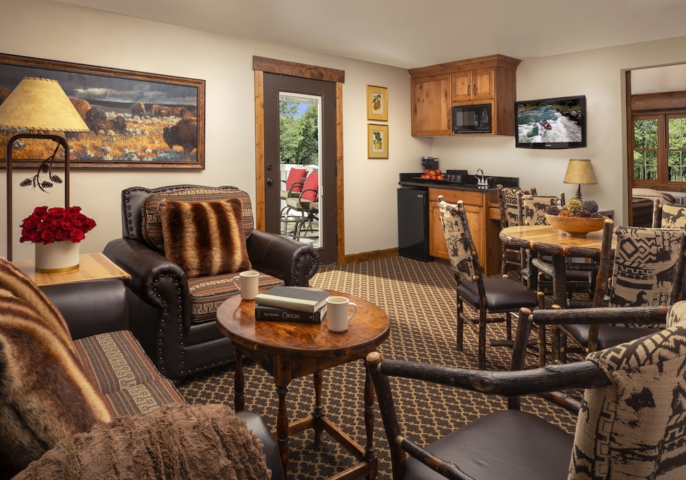 Cottage Master Suite 53