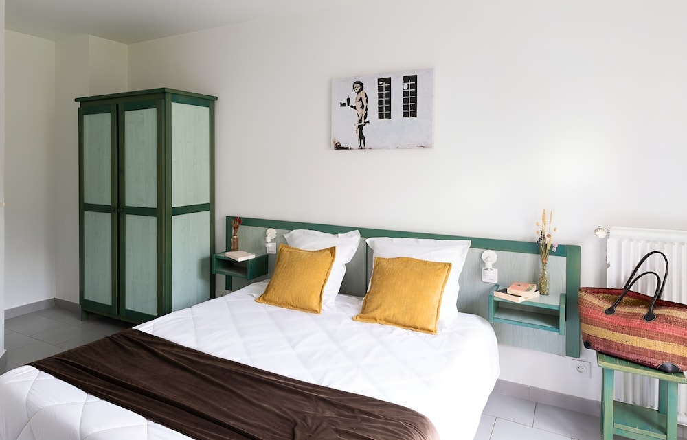 Apartment, 1 Queen Bed, Kitchen, Garden Area photo 2