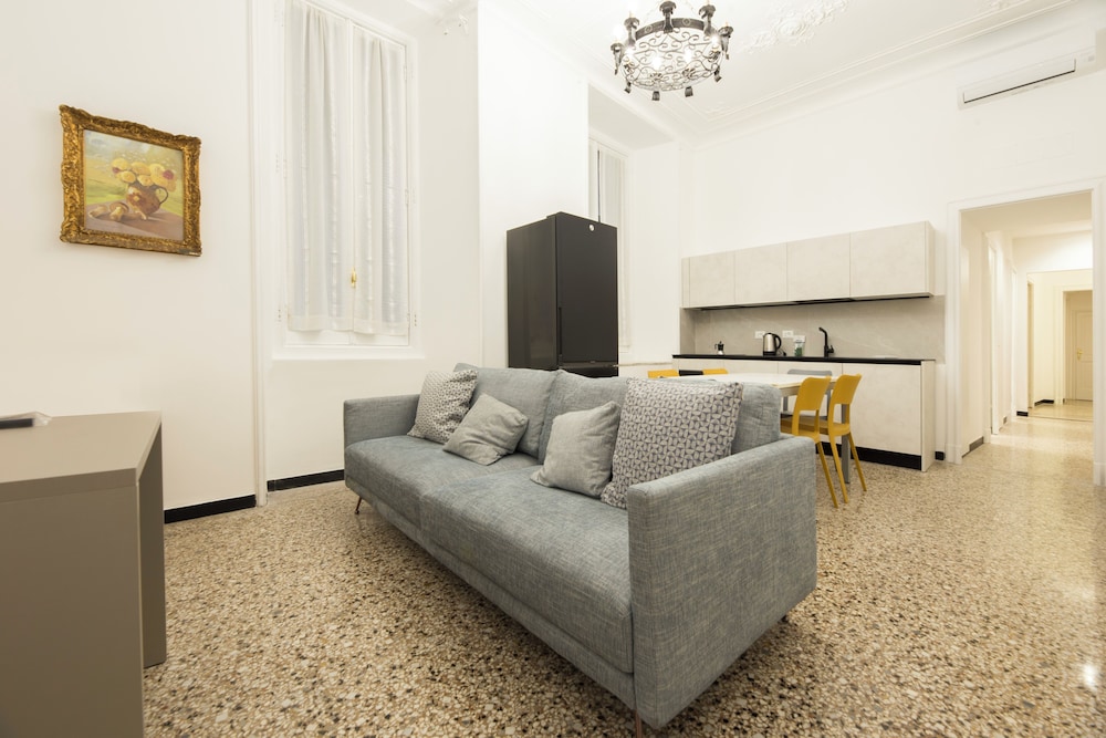 Apartment, 5 Bedrooms, Balcony